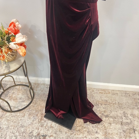 Xscape Burgundy Red Velvet Ruffled One Shoulder Maxi Formal Evening Gown Reemoly - Picture 4 of 16